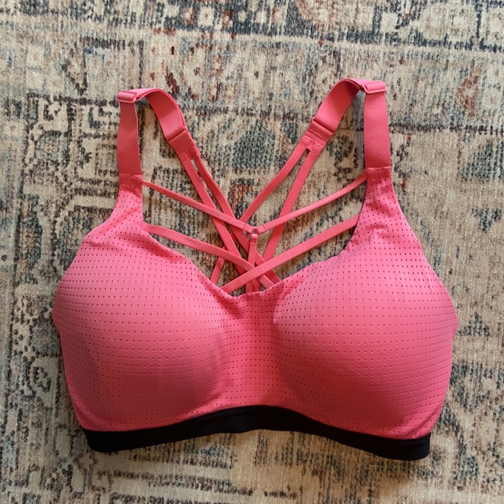 Victoria’s Secret Adjustable Strap Sports Bra